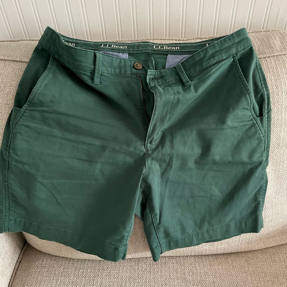 L.L. Bean Men's Green Chino Shorts